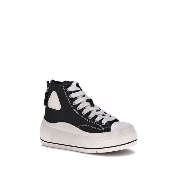 Hochwertige High-Top-Sneaker aus schwarzem Polyethylen