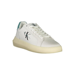 Schlichte weiße Sneakers mit umweltbewusstem Design