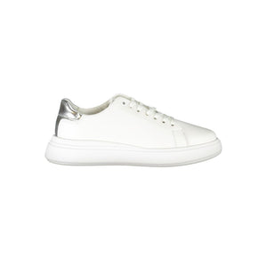 Schicke weiße Sneakers mit kontrastierenden Details