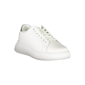 Schicke weiße Sneakers mit kontrastierenden Details