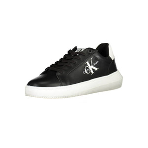Glatte schwarze Sportschuhe zum Schnüren