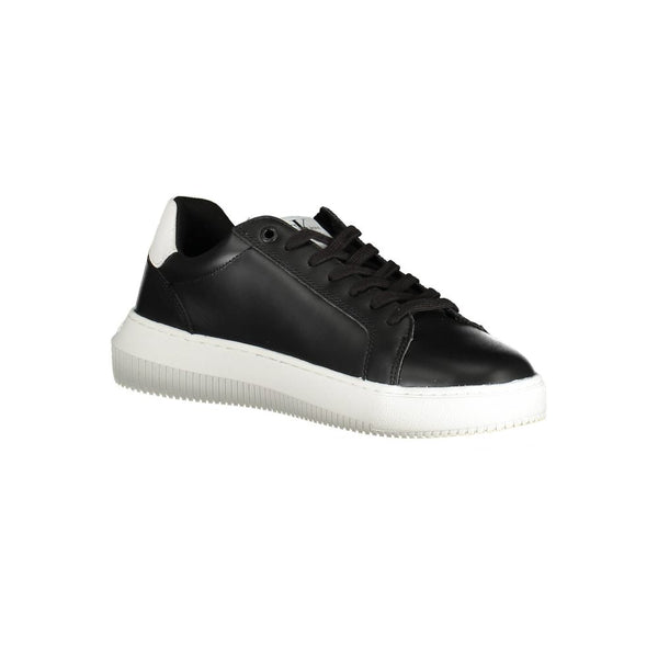 Glatte schwarze Sportschuhe zum Schnüren