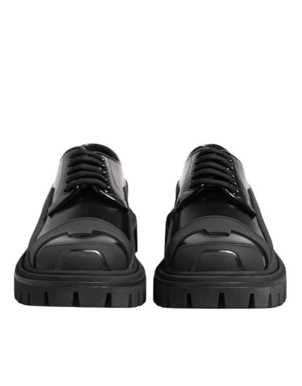 Trekking-Derby-Schuhe aus schwarzem Lackleder