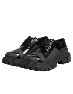 Trekking-Derby-Schuhe aus schwarzem Lackleder