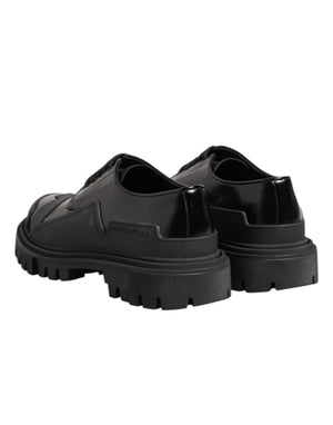 Trekking-Derby-Schuhe aus schwarzem Lackleder