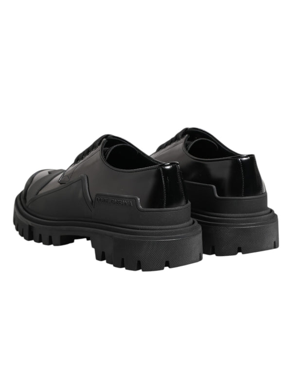 Trekking-Derby-Schuhe aus schwarzem Lackleder