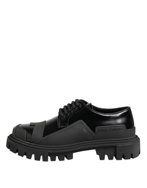 Trekking-Derby-Schuhe aus schwarzem Lackleder