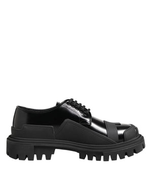 Trekking-Derby-Schuhe aus schwarzem Lackleder