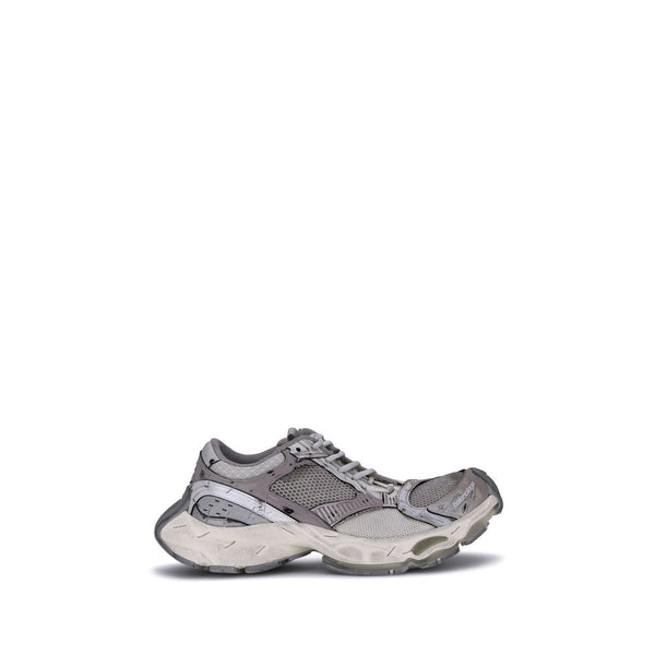 Graue Polyethylen-Sportschuhe