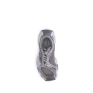 Graue Polyethylen-Sportschuhe
