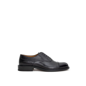 Schwarze Leder-Schnürschuhe und -Derby-Schuhe