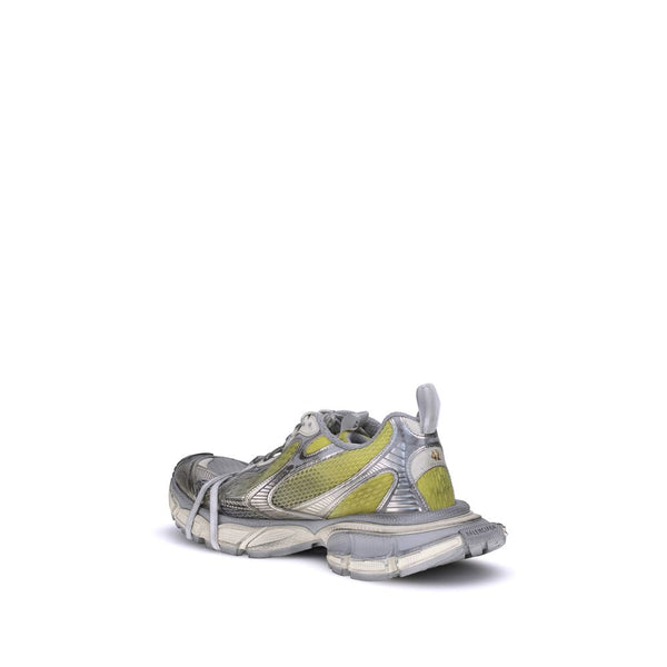 Gelbe Polyethylen-Sportschuhe