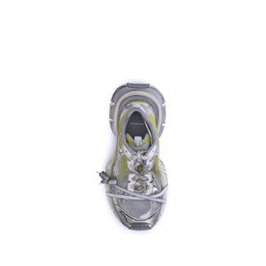Gelbe Polyethylen-Sportschuhe