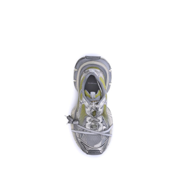 Gelbe Polyethylen-Sportschuhe