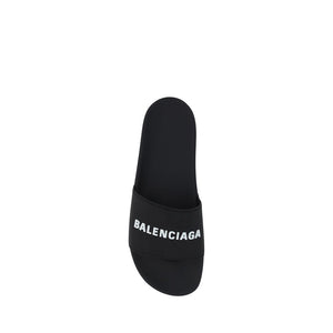 Flache Gummisandalen in Schwarz