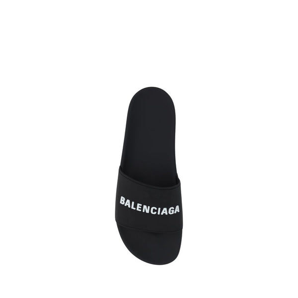 Flache Gummisandalen in Schwarz
