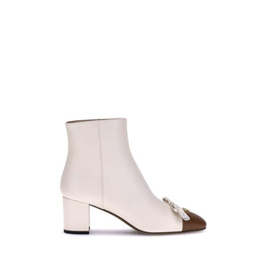 Cremefarbene Ziegenleder-Stiefeletten
