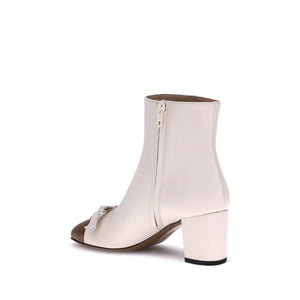 Cremefarbene Ziegenleder-Stiefeletten