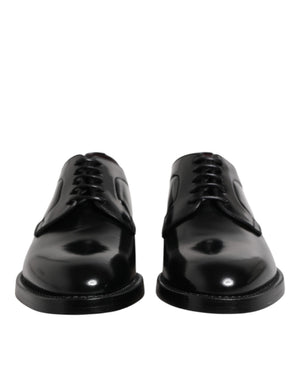Schwarze Derby-Schnürschuhe aus Kalbsleder