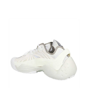Weiße Polyethylen-Sportschuhe