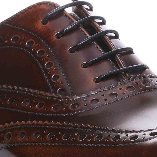 Braune Kalbsleder-Oxfords und -Derbies