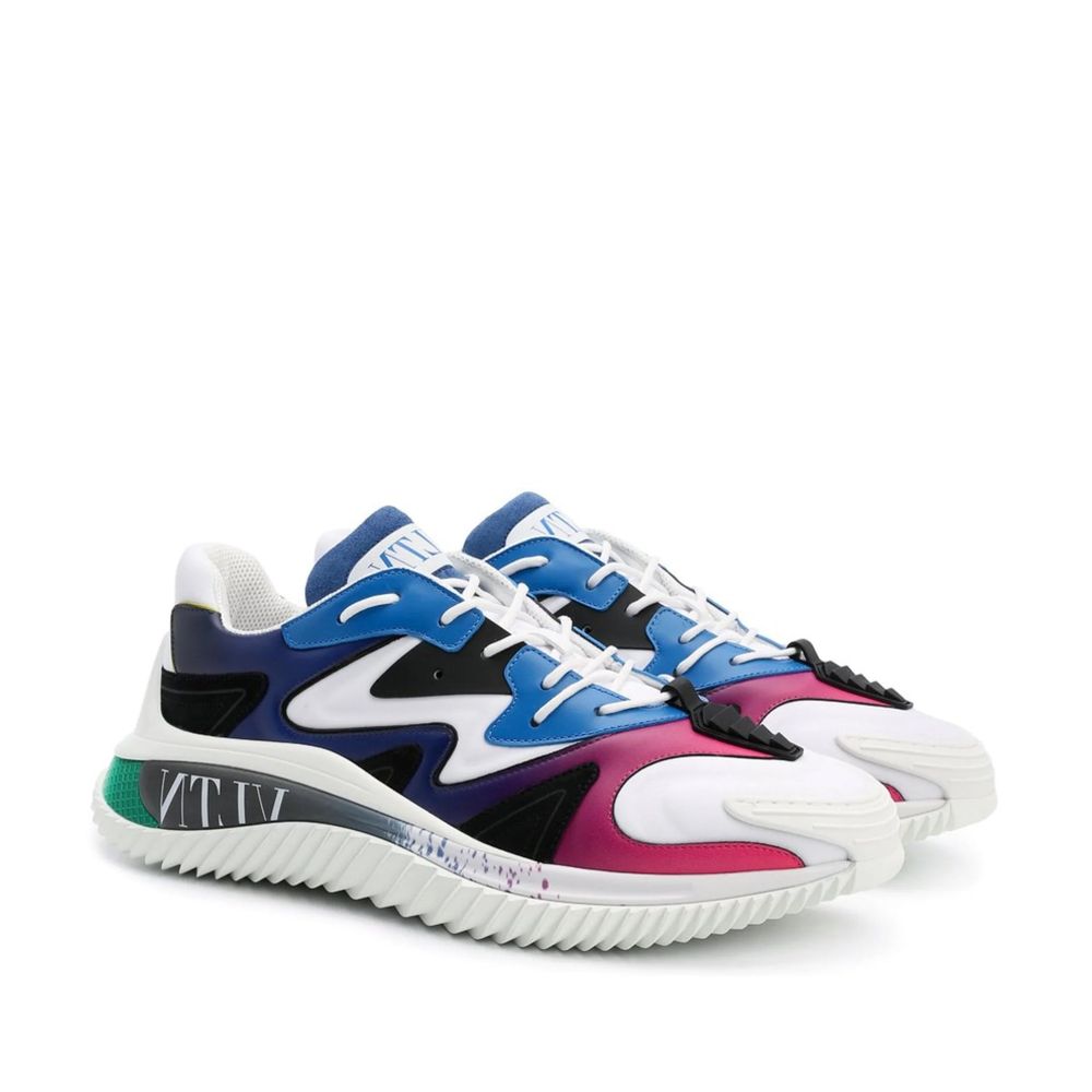 Weiße Stoff-Sportschuhe
