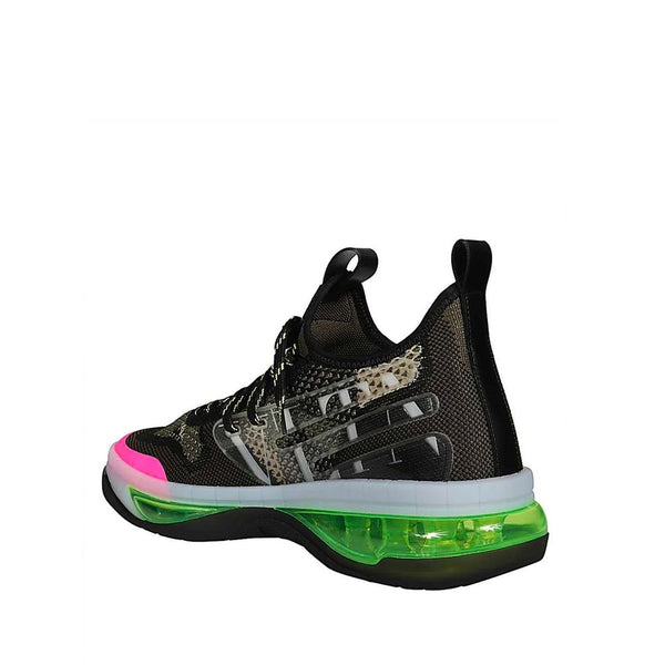 Schwarze Stoff-Sportschuhe