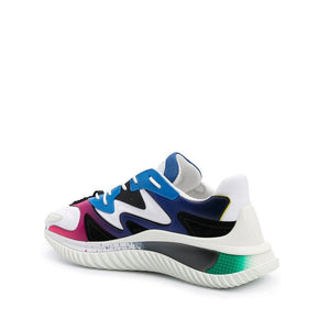 Weiße Stoff-Sportschuhe