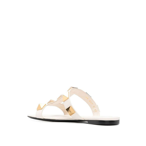 Flache Sandalen aus weißem Kalbsleder