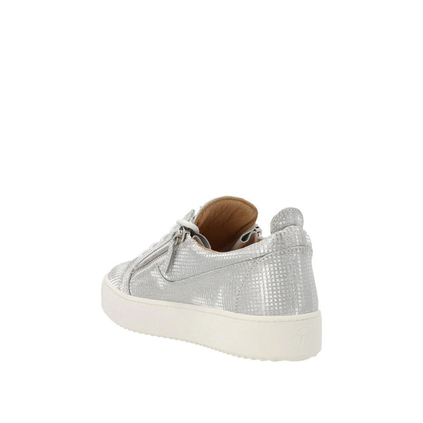 Silberne Stoff-Sneaker mit niedrigem Schaft