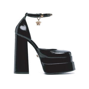 Schwarze Plateau-Pumps aus Kalbsleder