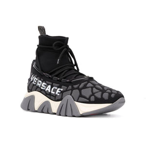 Schwarze Stoff-Sportschuhe