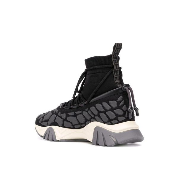 Schwarze Stoff-Sportschuhe