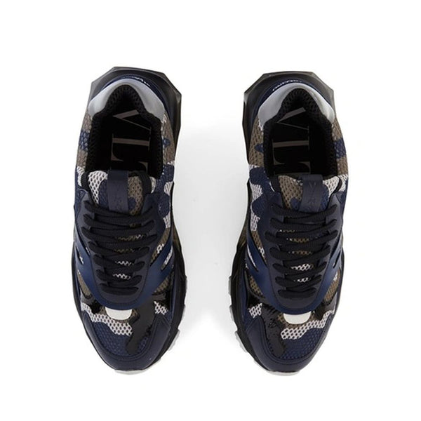 Sportliche Sneaker aus blauem Stoff
