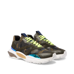 Grüne Stoff-Sportschuhe