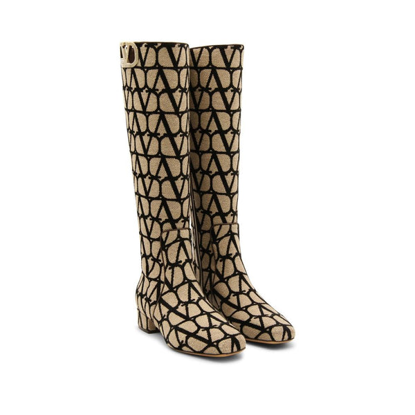 Beigefarbene Leinenschuhe