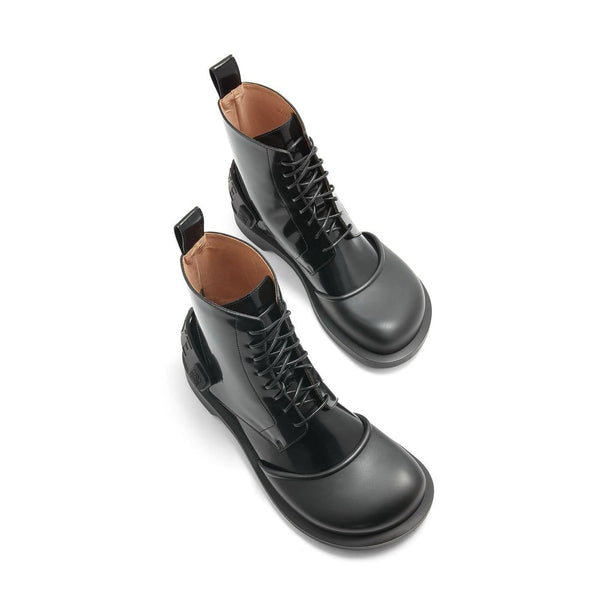Schwarze Stiefeletten aus Kalbsleder mit Schnürung