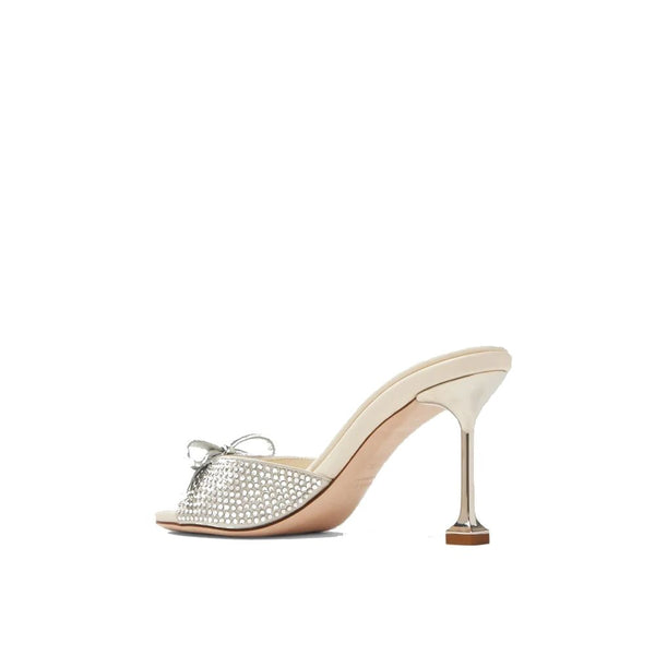 Silberne Seiden-Mules