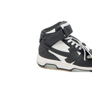 Schwarze Sneaker aus Kalbsleder