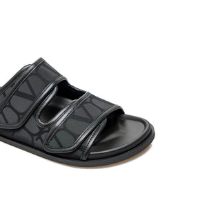 Schwarze Stoff-Sandalen