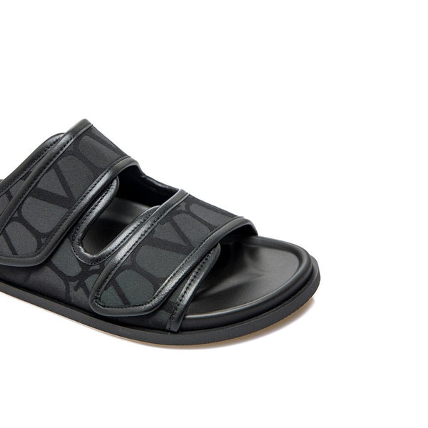 Schwarze Stoff-Sandalen