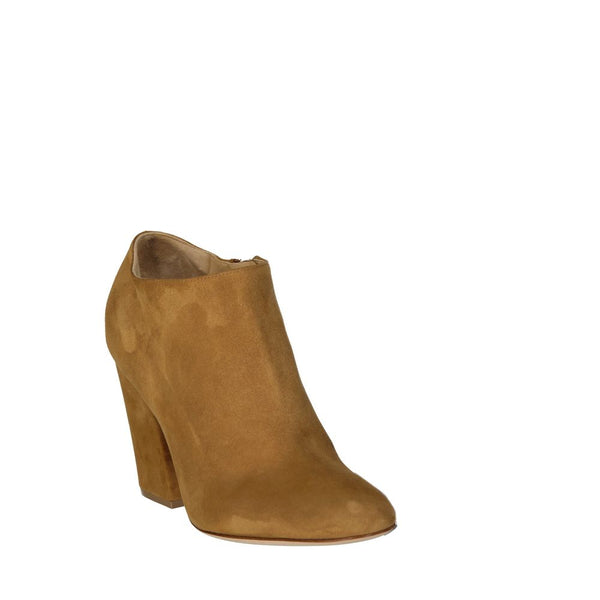 Braune Stiefeletten aus Kalbsleder
