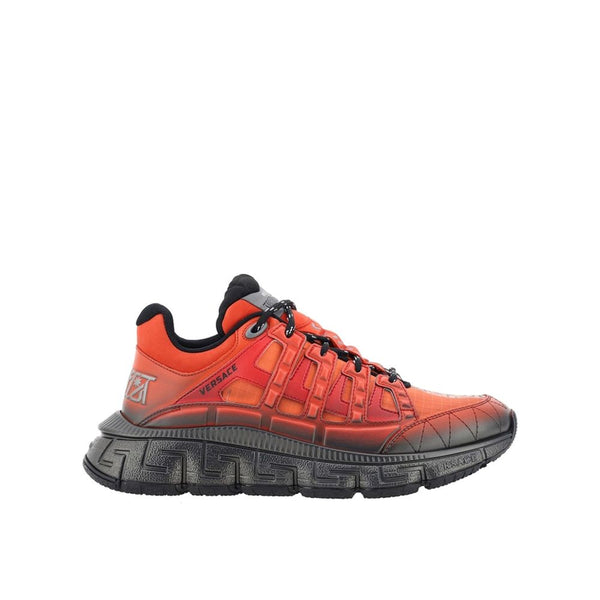 Orangefarbene Sportschuhe aus Stoff