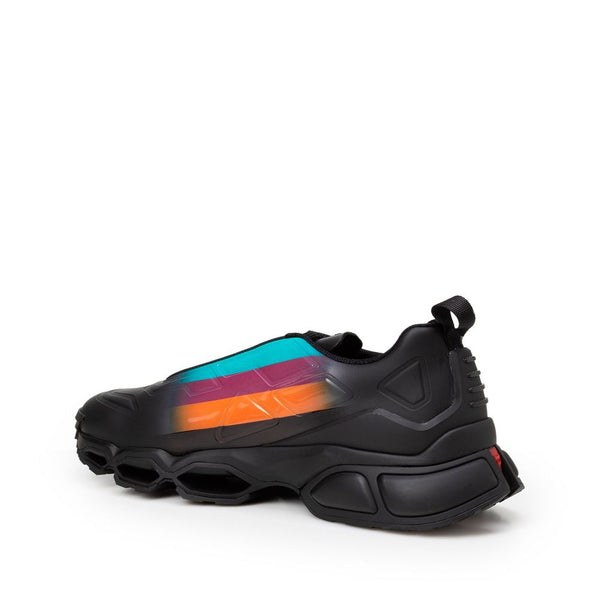 Robuste Sneaker aus schwarzem Gummi