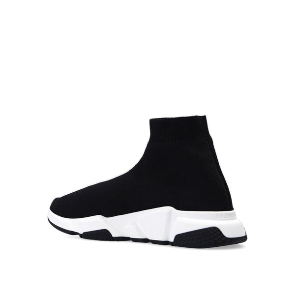 Schwarze Stoff-Sportschuhe