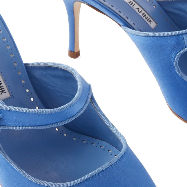 Seidene Pantoletten in Blau