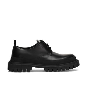 Schwarze Oxford- und Derby-Schuhe aus Kalbsleder