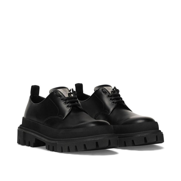 Schwarze Oxford- und Derby-Schuhe aus Kalbsleder