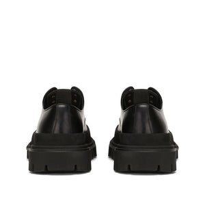 Schwarze Oxford- und Derby-Schuhe aus Kalbsleder