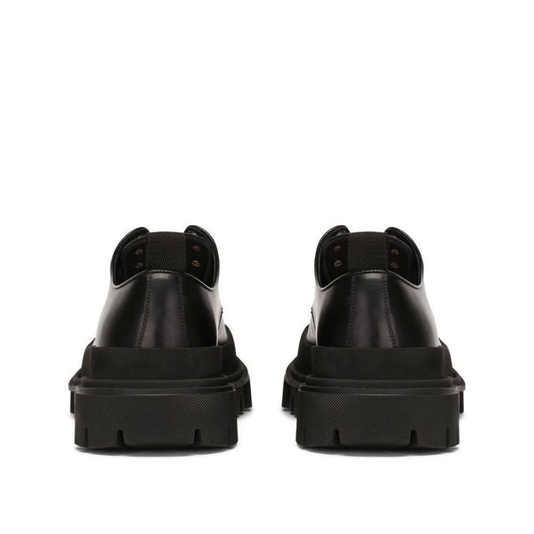 Schwarze Oxford- und Derby-Schuhe aus Kalbsleder